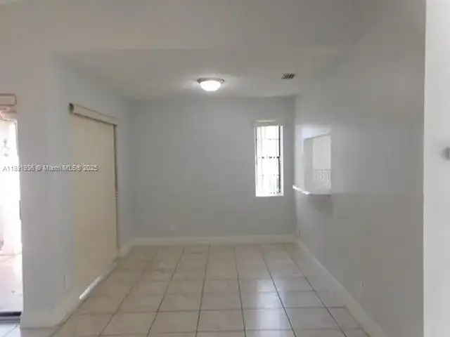 17038 NW 66th Ct, Hialeah FL 33015 photo 3