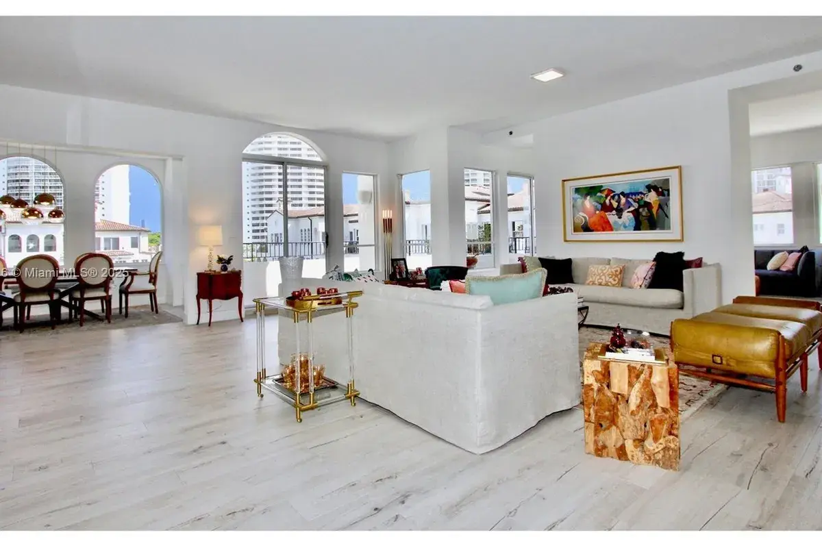 3500 Island Blvd, Aventura FL 33160
