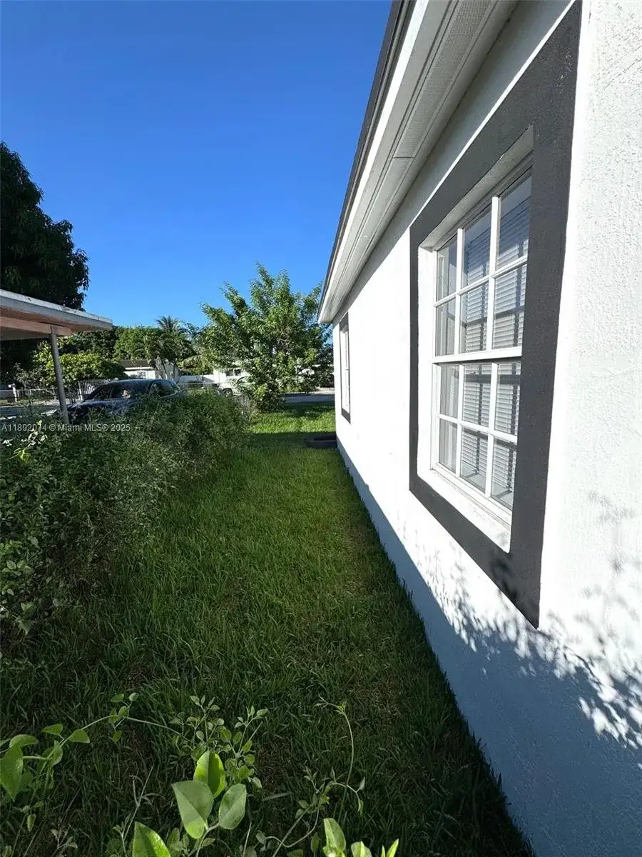 9221 Broad Manor Rd, Miami FL 33147 photo 4