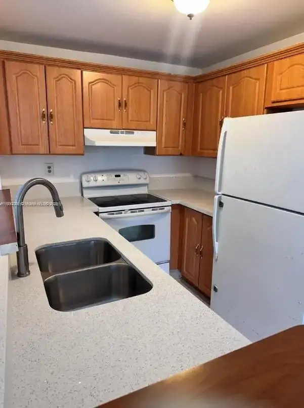 9678 Fontainebleau Blvd # 111, Miami FL 33172 photo 4
