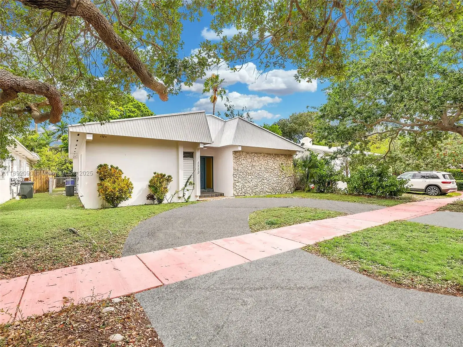 1109 Biarritz Dr, Miami Beach FL 33141 photo 2