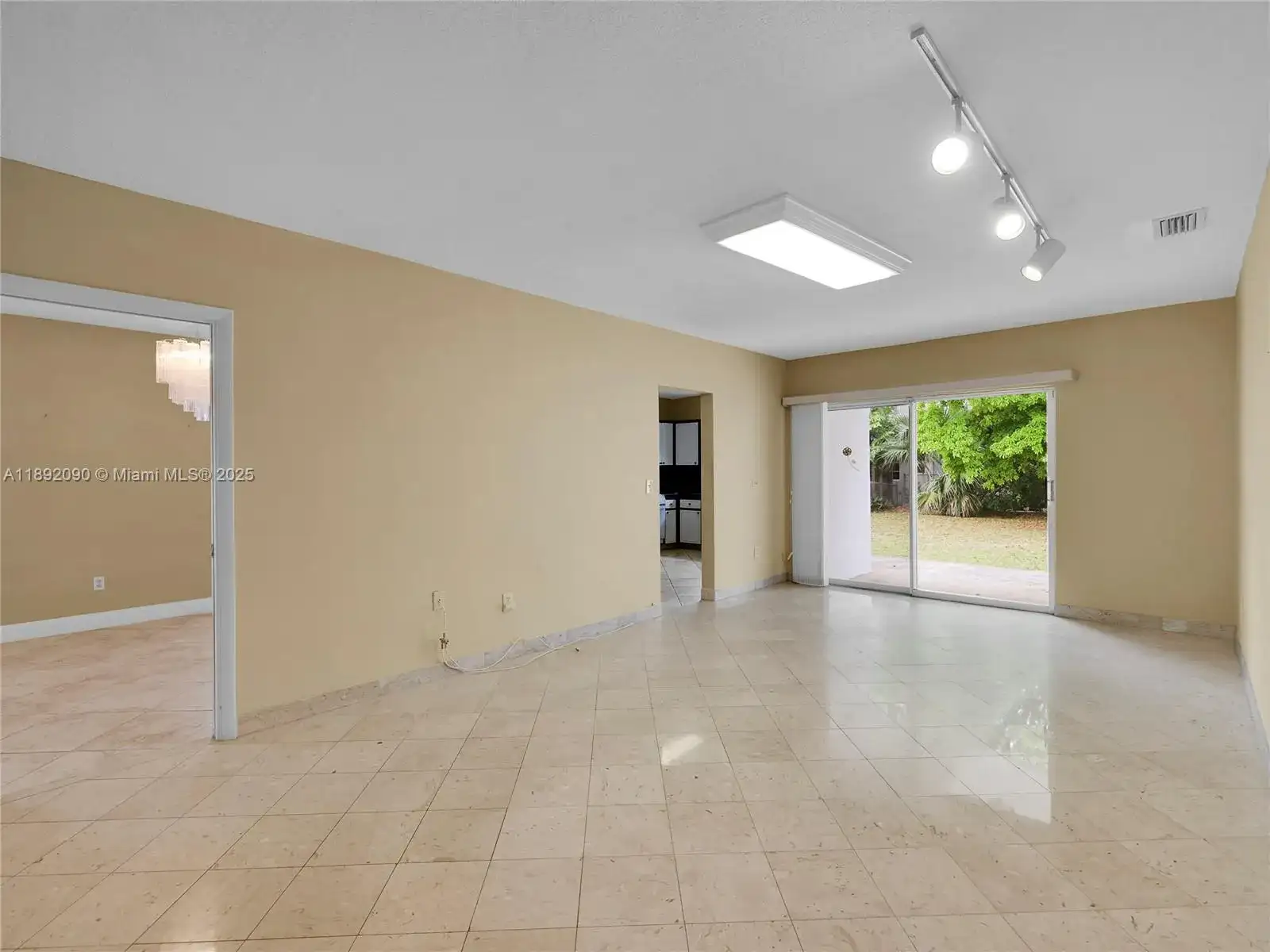 1109 Biarritz Dr, Miami Beach FL 33141 photo 3