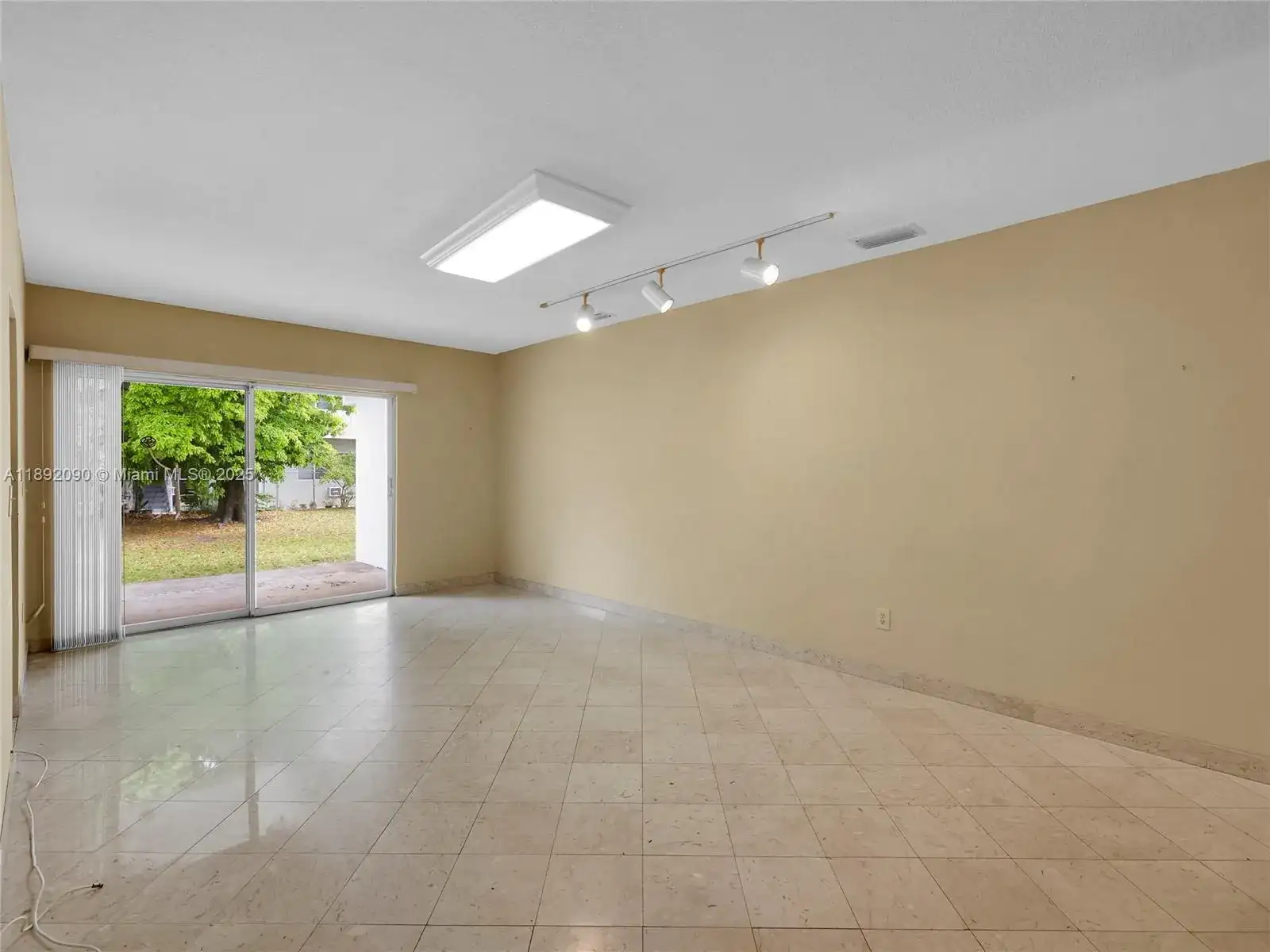 1109 Biarritz Dr, Miami Beach FL 33141 photo 4