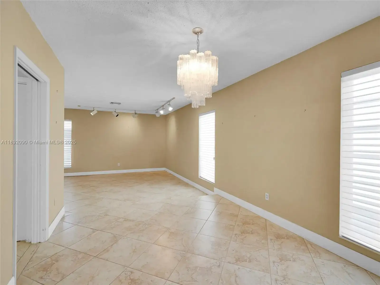 1109 Biarritz Dr, Miami Beach FL 33141 photo 5