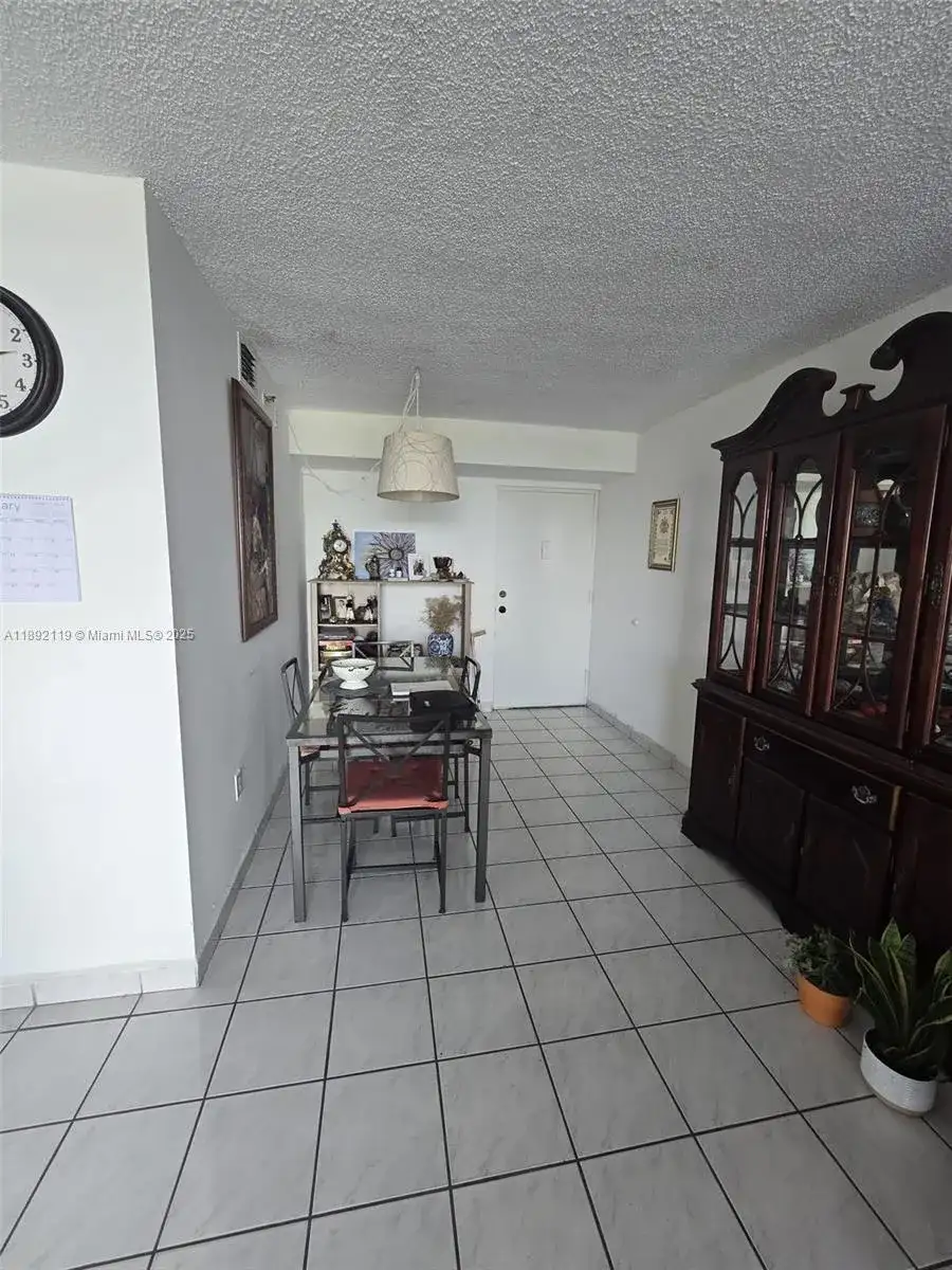9688 Fontainebleau Blvd # 409, Miami FL 33172 photo 3