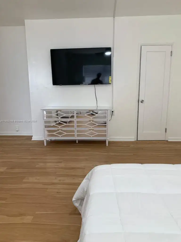 545 Michigan Ave # 3, Miami Beach FL 33139 photo 5