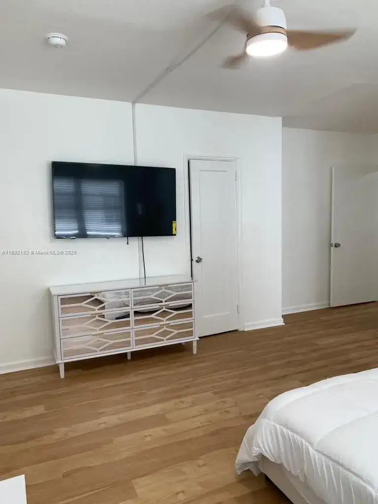 545 Michigan Ave # 4, Miami Beach FL 33139 photo 5