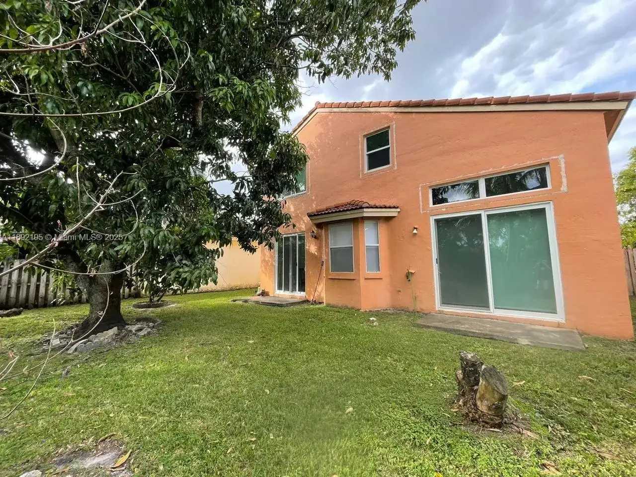 10470 SW 16th St, Pembroke Pines FL 33025 photo 3