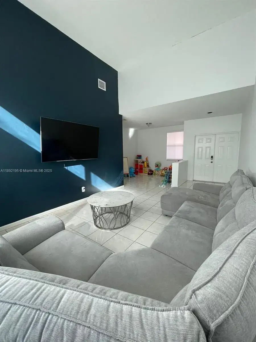 10470 SW 16th St, Pembroke Pines FL 33025 photo 4