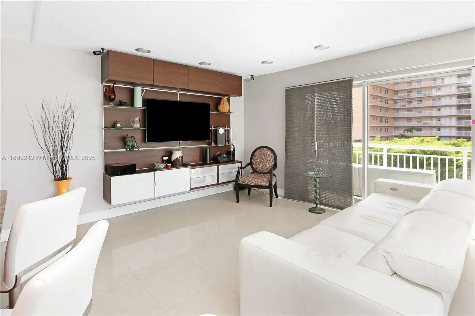 126 Golden Isles Dr # 32A, Hallandale Beach FL 33009 photo 3