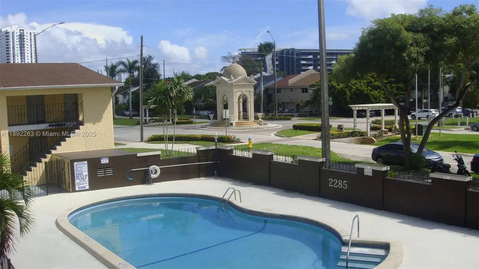 2285 NE 172nd St, North Miami Beach FL 33160 photo 5