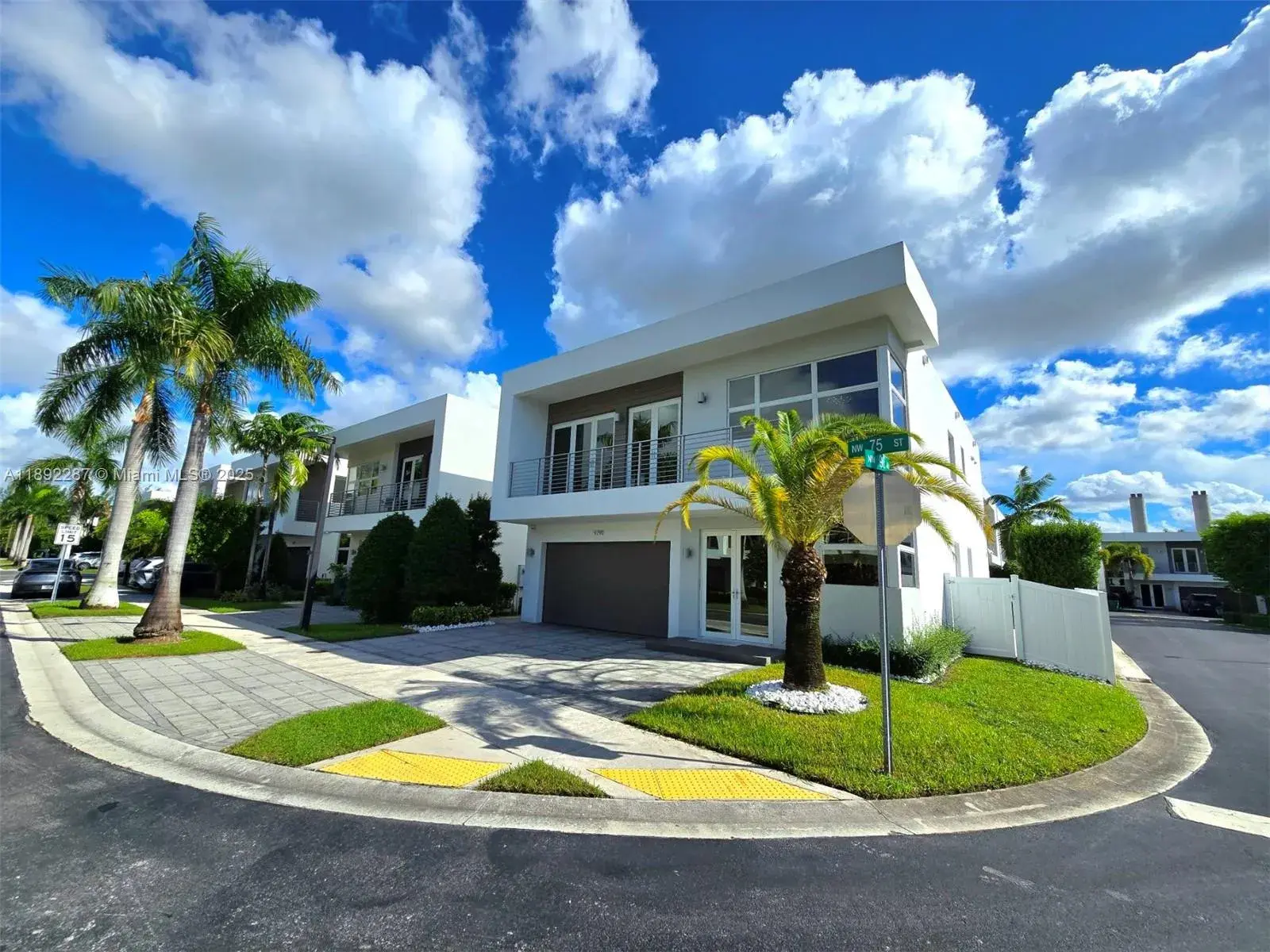 9790 NW 75th St, Doral FL 33178