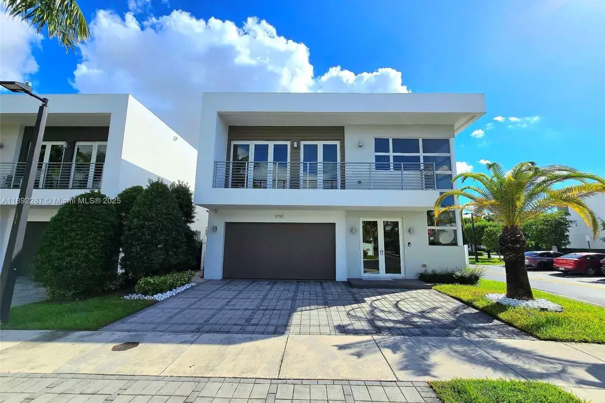 9790 NW 75th St, Doral FL 33178