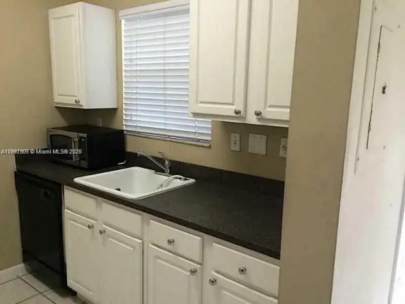 1731 NW 96th Ter # 2G, Pembroke Pines FL 33024 photo 2