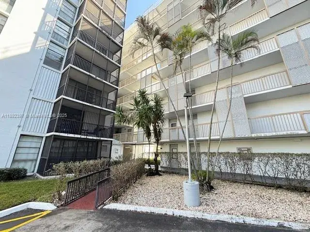 3401 N Country Club Dr # 107, Aventura FL 33180