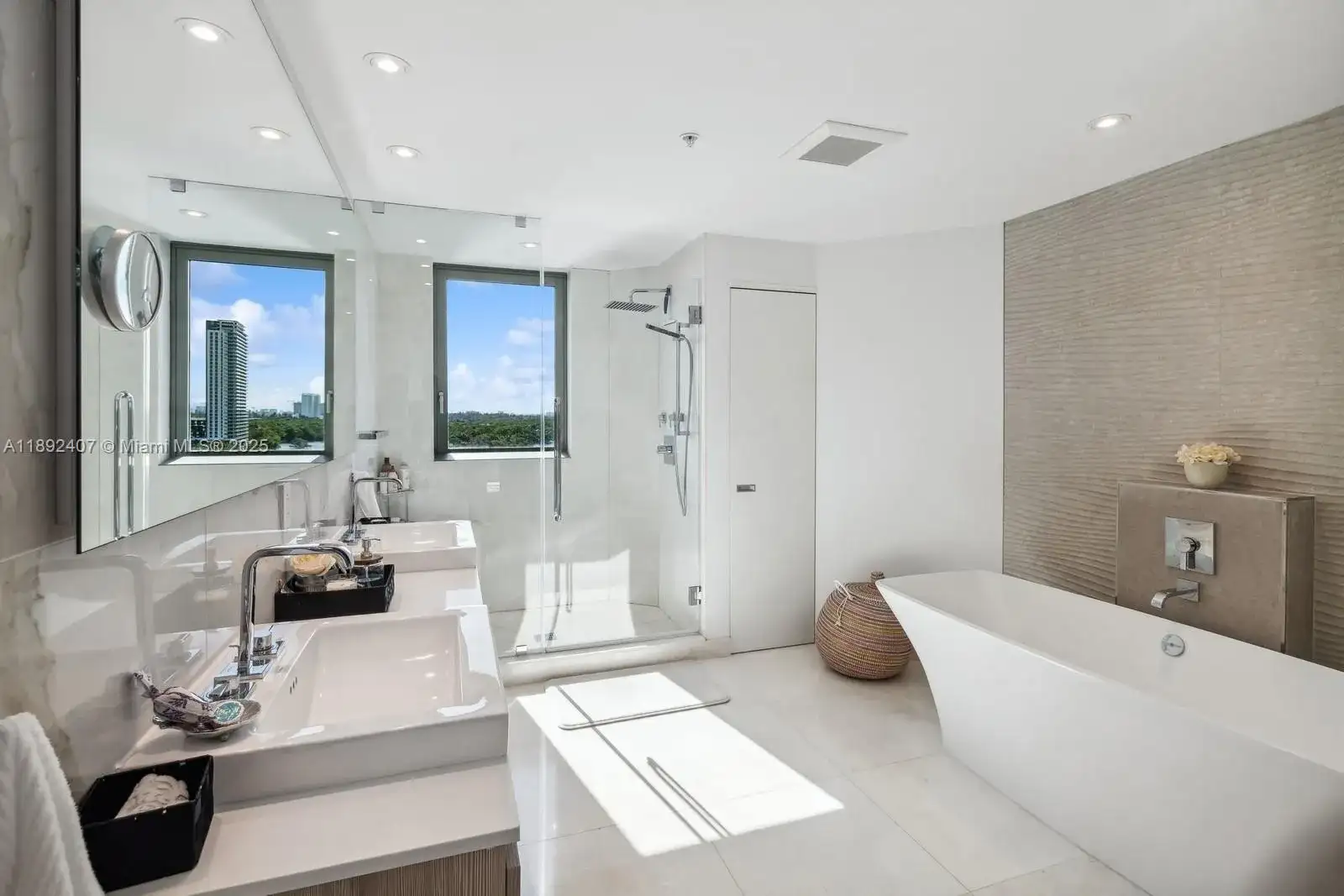 17111 Biscayne Blvd # 1004, Aventura FL 33160 photo 4