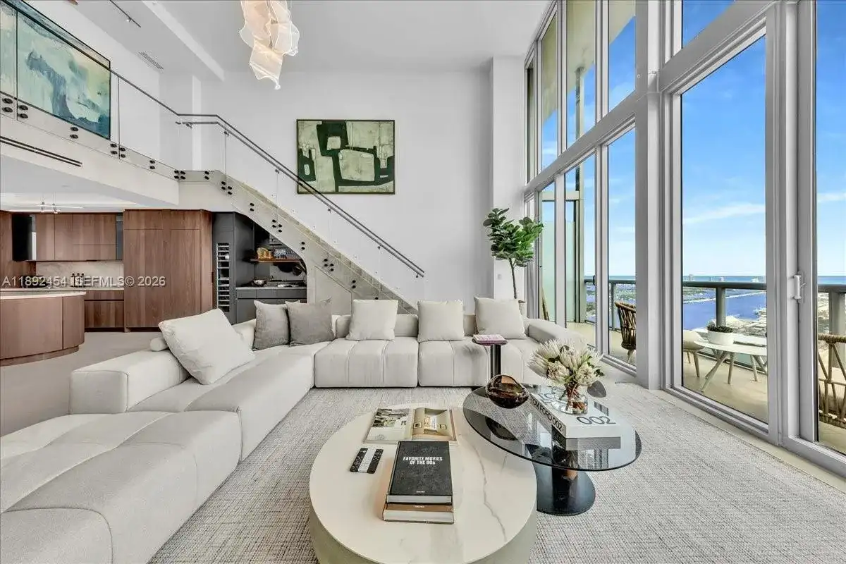 888 Biscayne Blvd, Miami FL 33132 photo 5