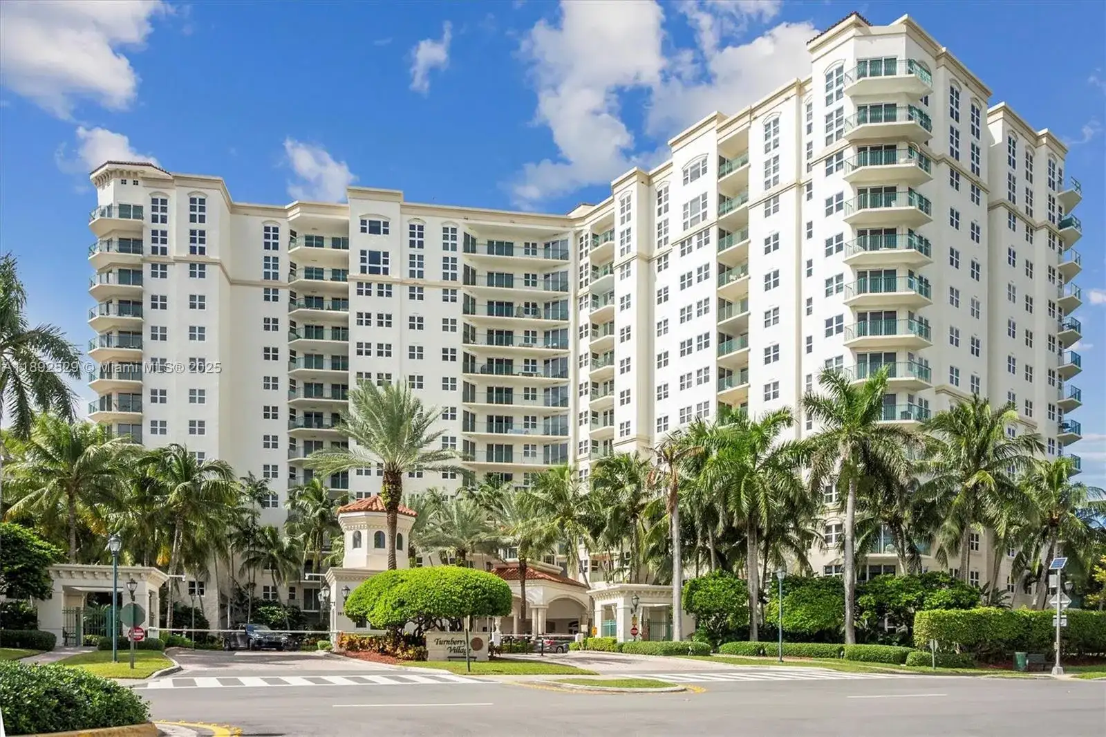 20000 E Country Club Dr, Aventura FL 33180 photo 2