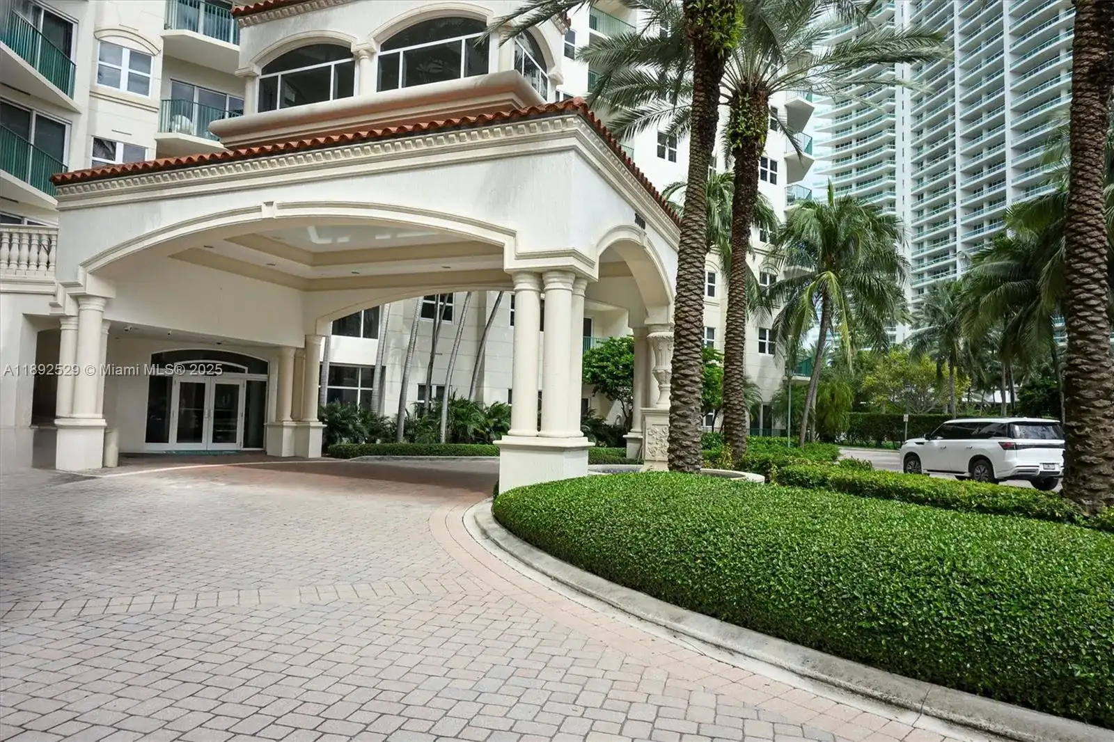 20000 E Country Club Dr, Aventura FL 33180 photo 4