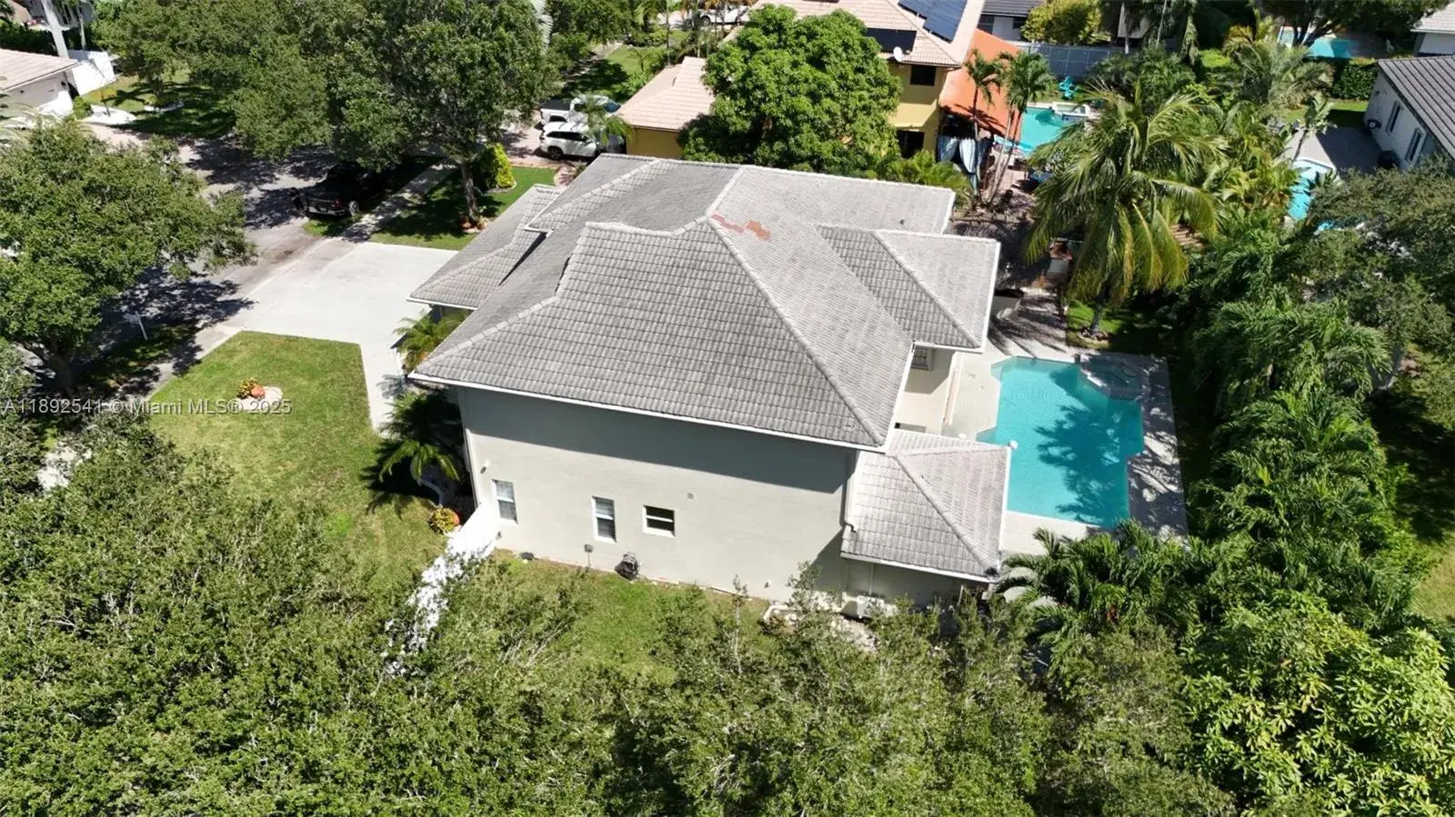 15982 SW 61st St, Davie FL 33331
