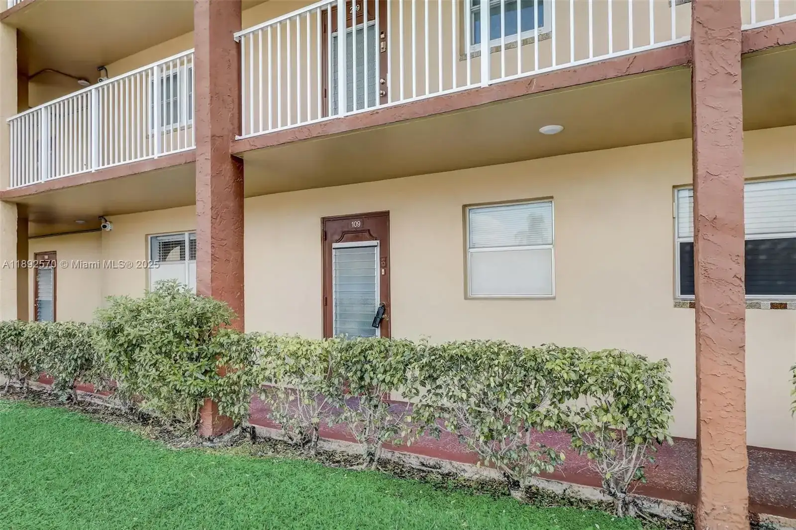 9001 Sunrise Lakes Blvd # 109, Sunrise FL 33322 photo 2