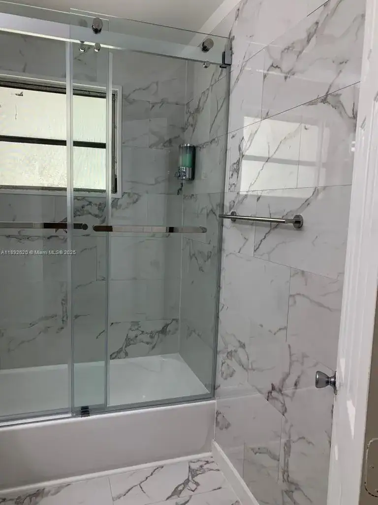 545 Michigan Ave # 5, Miami Beach FL 33139 photo 4