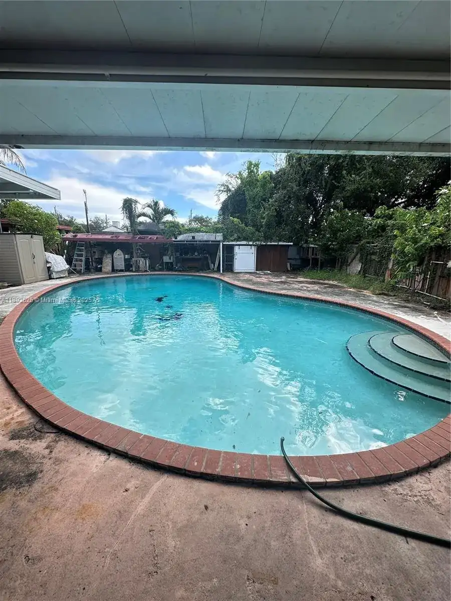 1531 NW 26th Ave, Miami FL 33125 photo 3