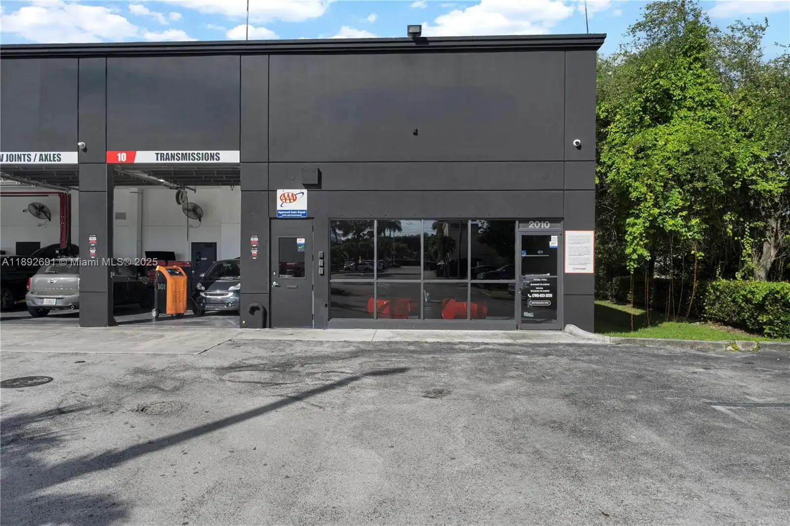 Established Service & Repair Car Shop, Sweetwater FL . photo 3