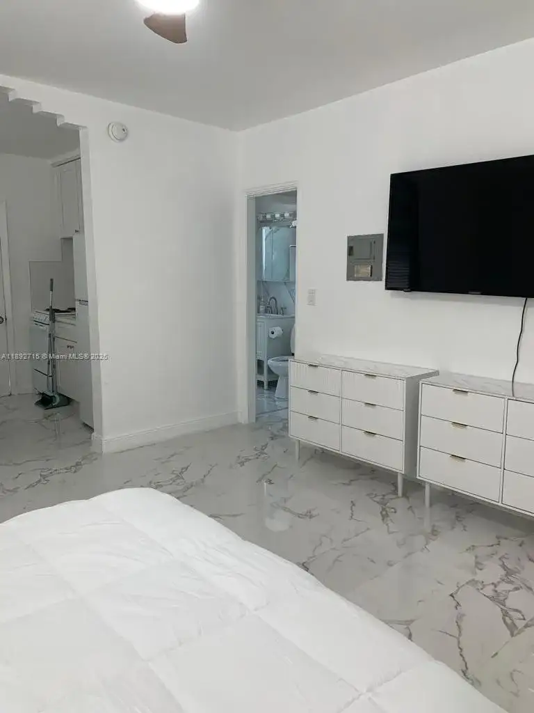 545 Michigan Ave # 8, Miami Beach FL 33139 photo 2
