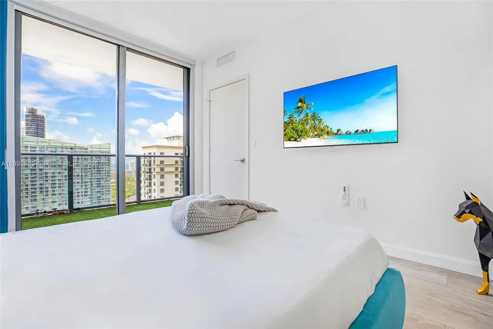 55 SW 9th St # 3205, Miami FL 33130 photo 4