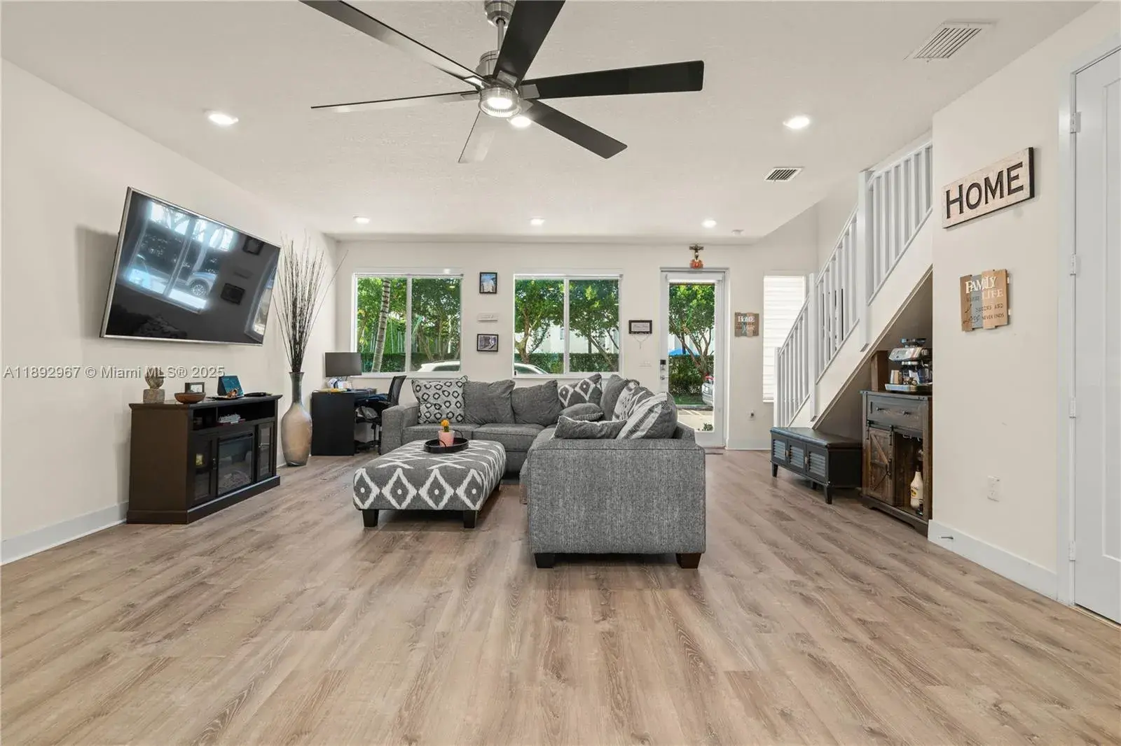 10450 NW 67th St, Doral FL 33178