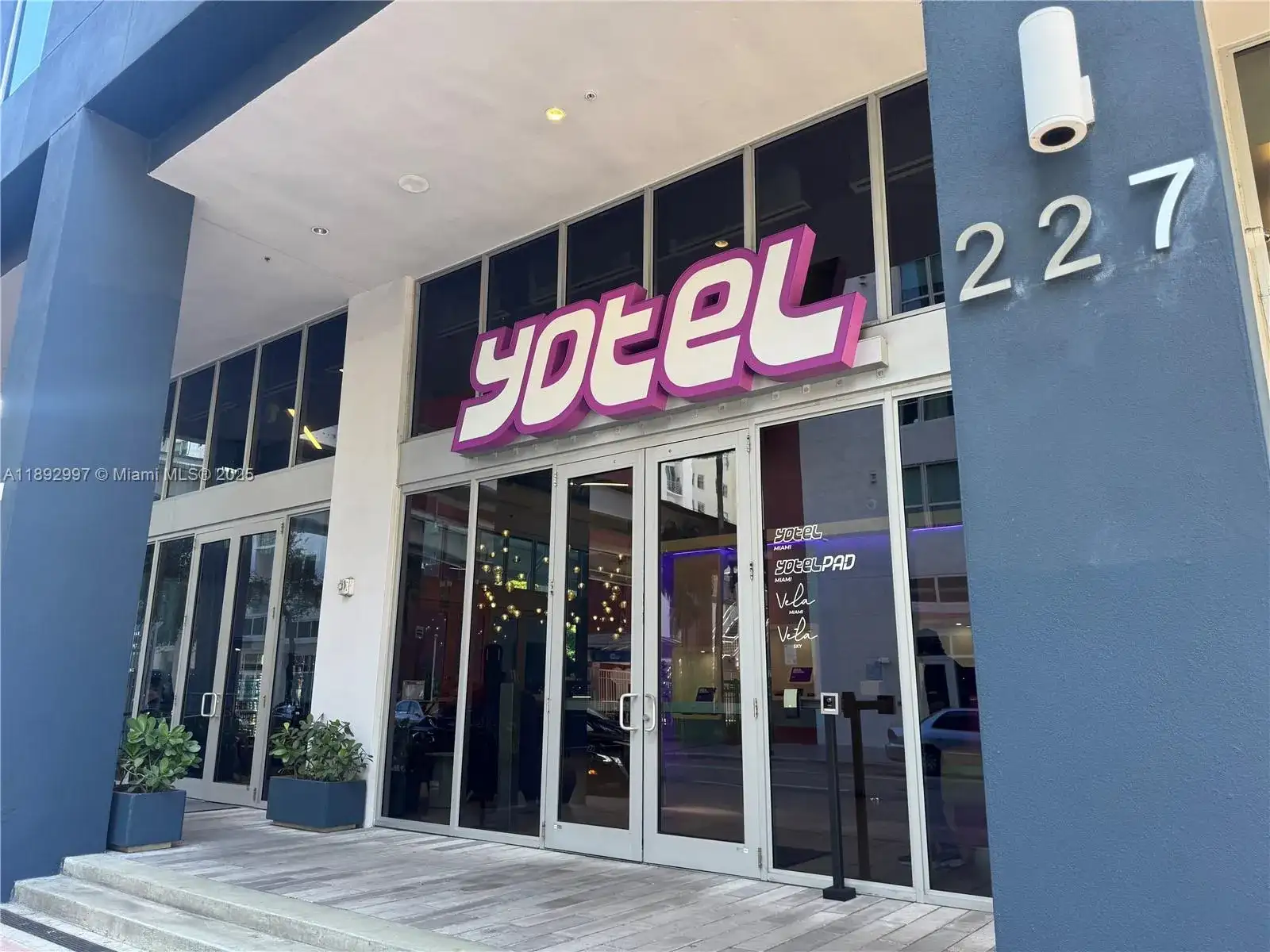 227 NE 2nd St # 2105, Miami FL 33132 photo 2