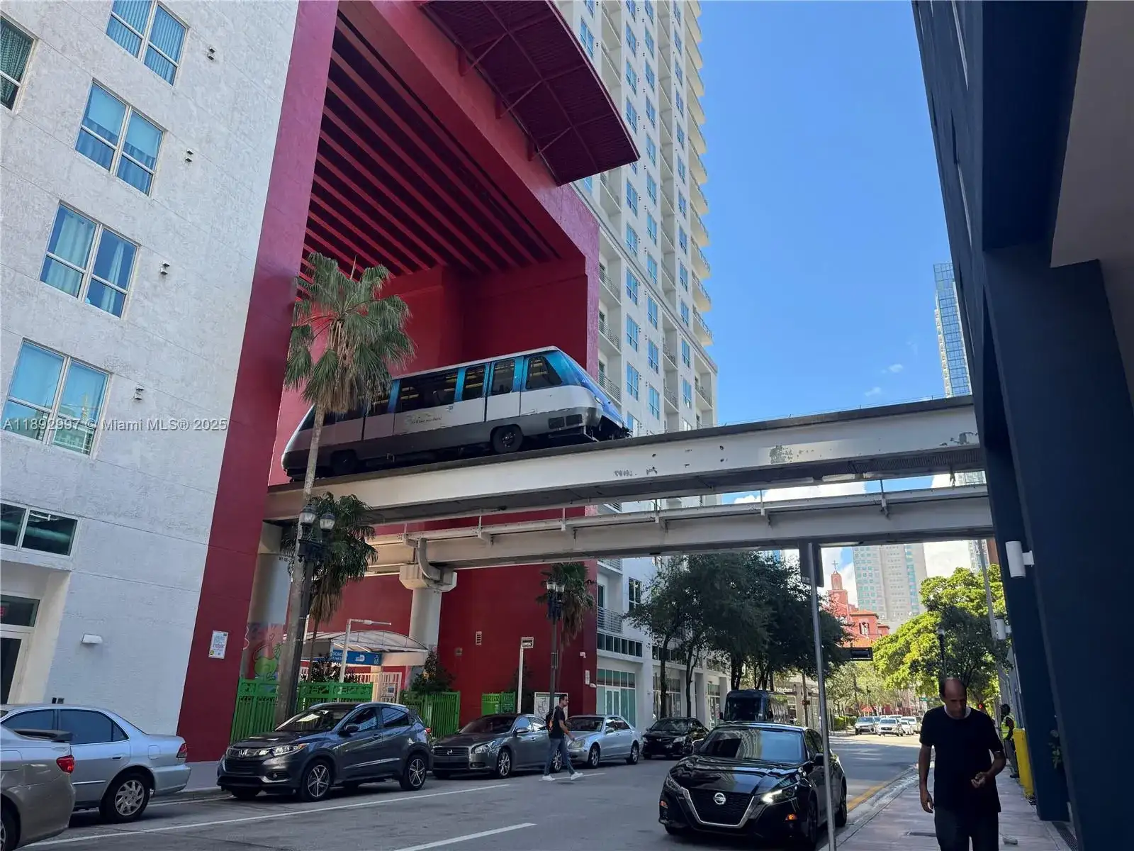 227 NE 2nd St # 2105, Miami FL 33132 photo 3