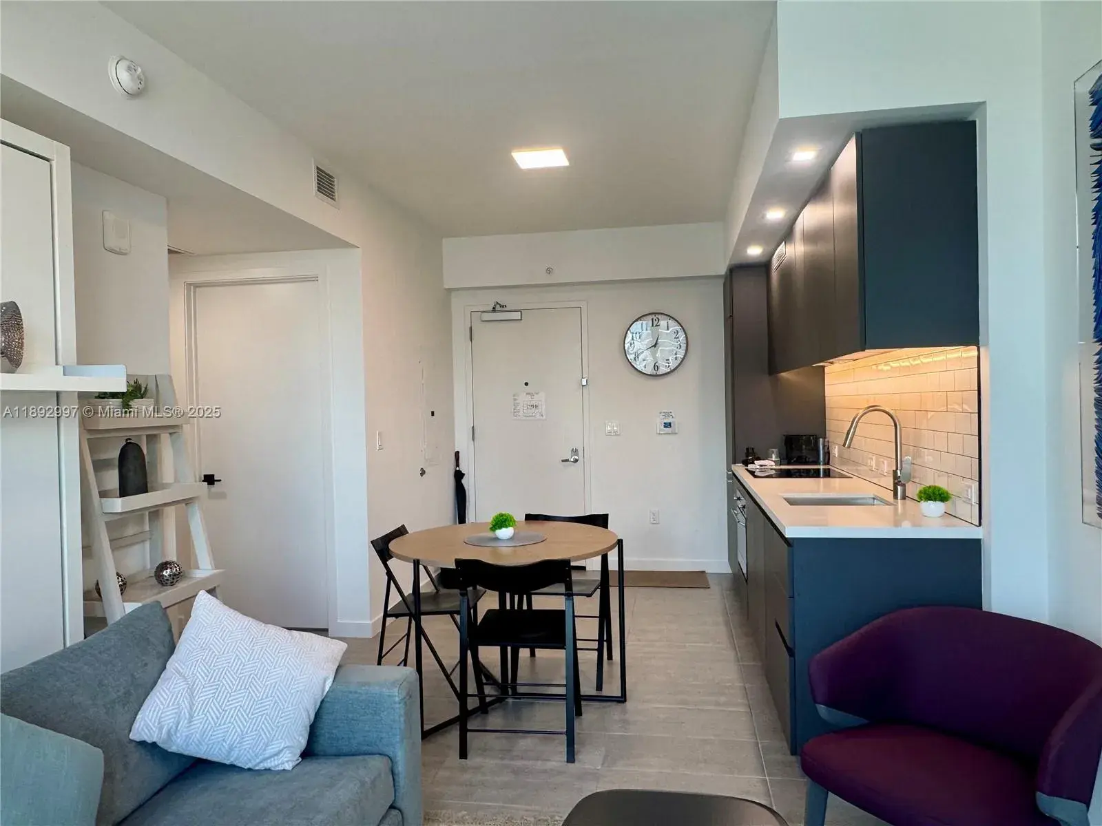 227 NE 2nd St # 2105, Miami FL 33132