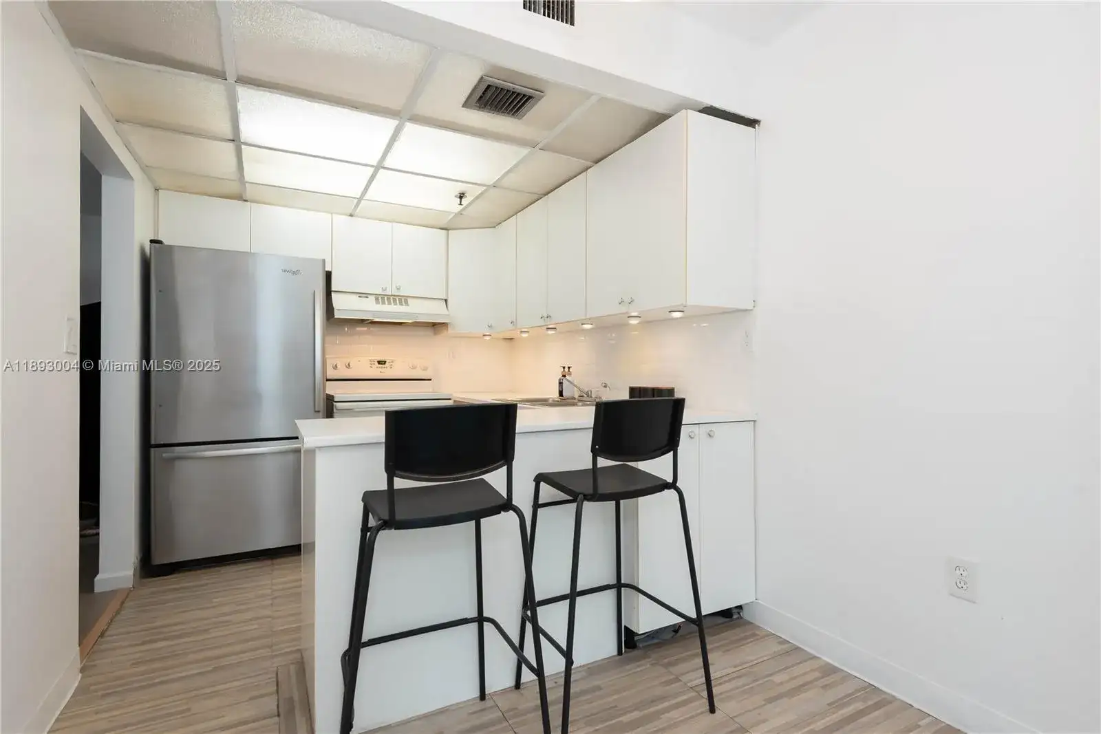 17890 W Dixie Hwy 319 Hwy # 319, North Miami Beach FL 33160 photo 5