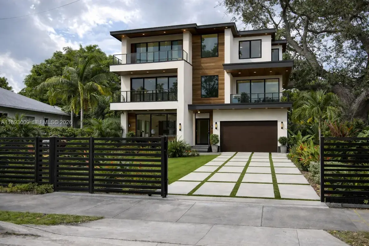 150 NW 44th St, Miami FL 33127
