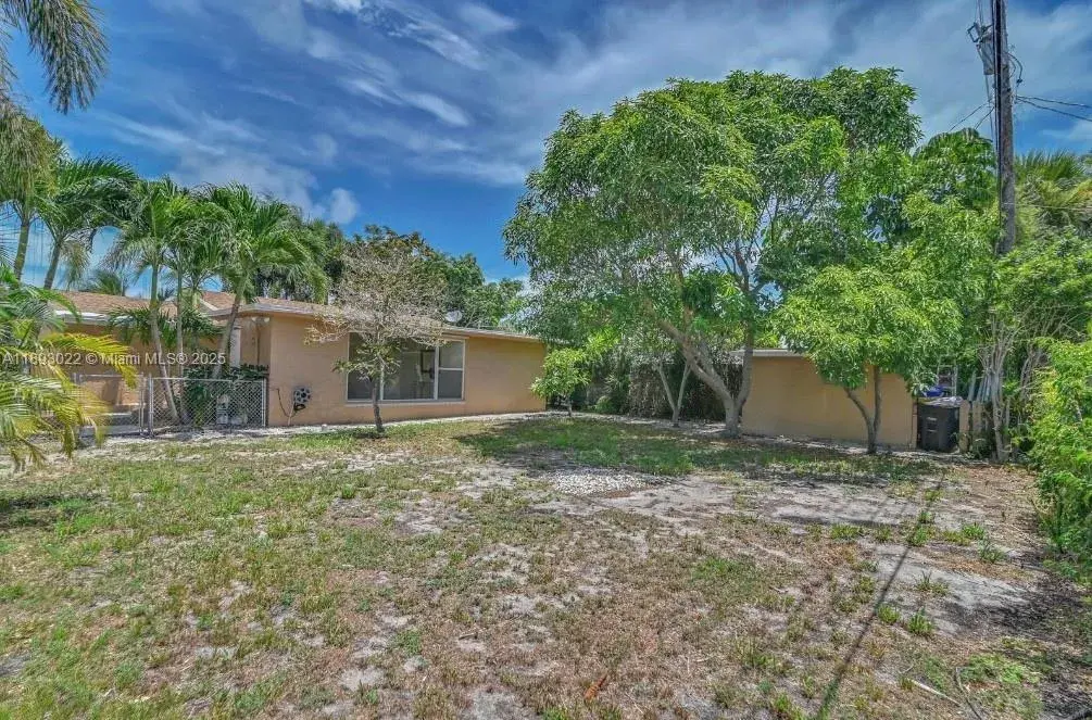 822 Avenida Hermosa, West Palm Beach FL 33405