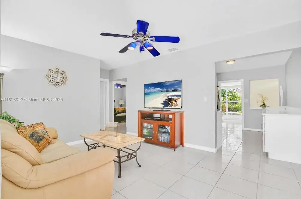 822 Avenida Hermosa, West Palm Beach FL 33405