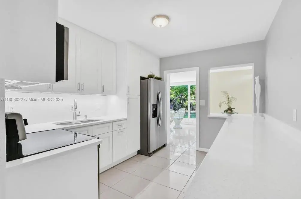 822 Avenida Hermosa, West Palm Beach FL 33405
