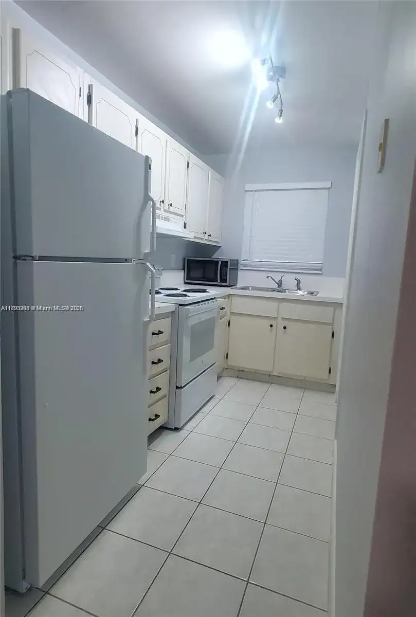 250 Layne Blvd # 106, Hallandale Beach FL 33009 photo 3