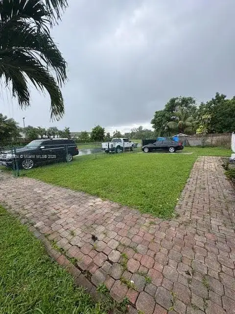 12510 W Golf Dr, Miami FL 33167 photo 2