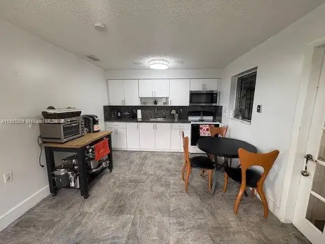 12510 W Golf Dr, Miami FL 33167 photo 5