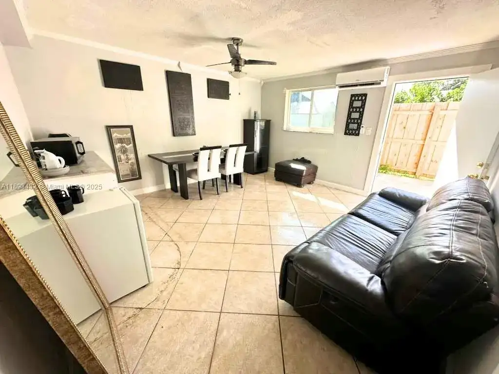 240 NW 53rd Ct, Oakland Park FL 33309 photo 2