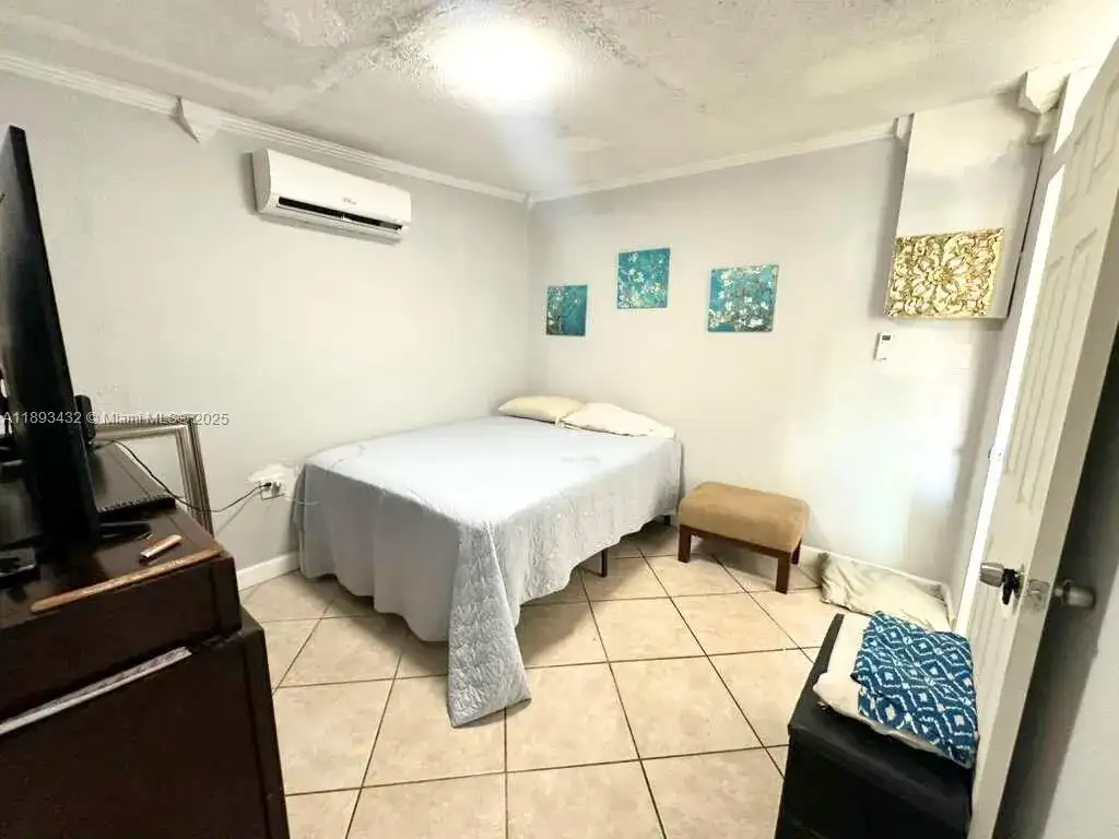 240 NW 53rd Ct, Oakland Park FL 33309 photo 3