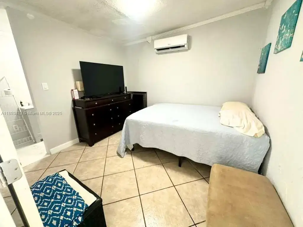 240 NW 53rd Ct, Oakland Park FL 33309 photo 4