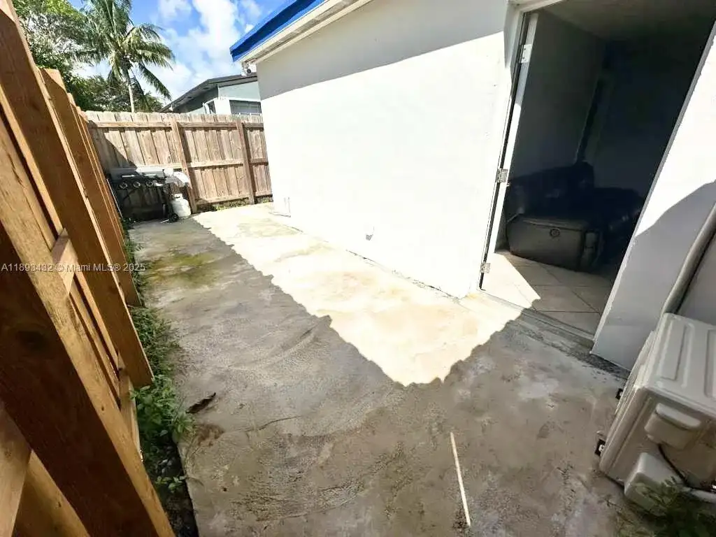 240 NW 53rd Ct, Oakland Park FL 33309 photo 5