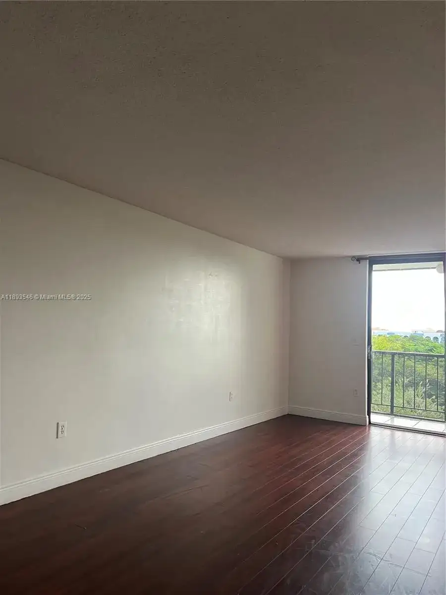 9682 Fontainebleau Blvd # 509, Miami FL 33172 photo 2