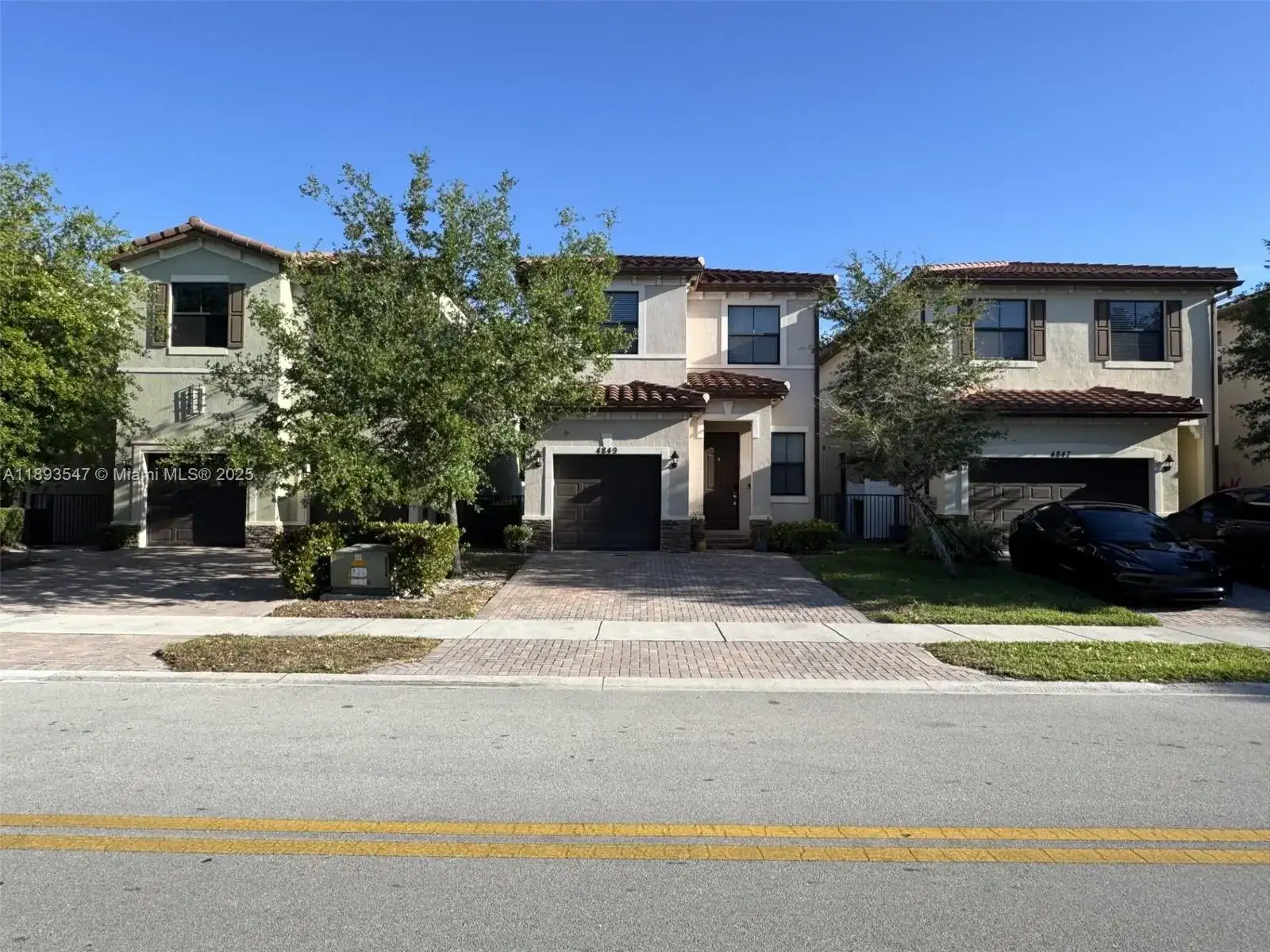 4849 NW 57th Ct, Tamarac FL 33319 photo 2