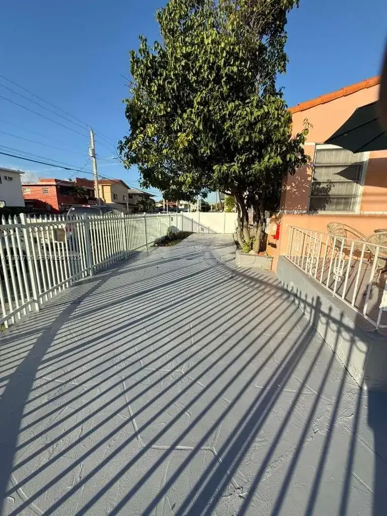 300 NW 13th Ave, Miami FL 33125 photo 3