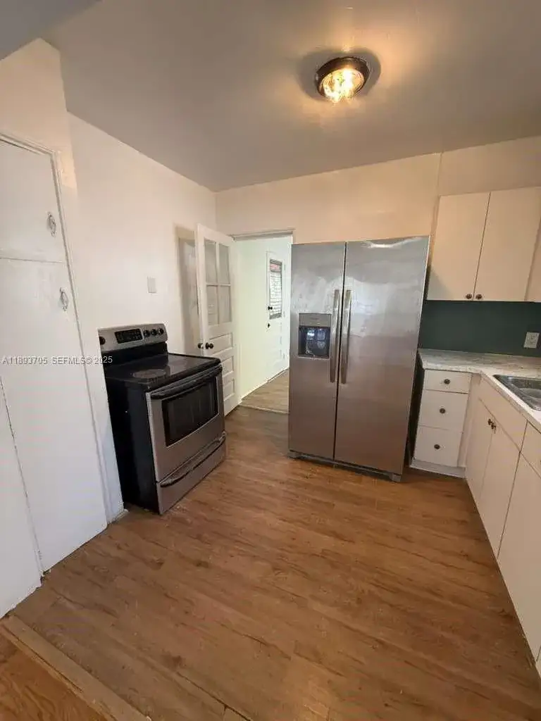 300 NW 13th Ave, Miami FL 33125 photo 4